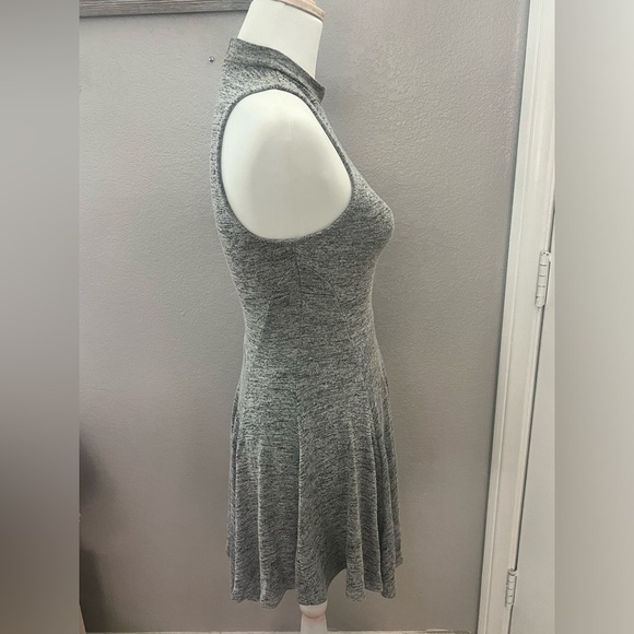 Windsor | grey mini dress | size med | circle skirt, high neck, sleeveless GUC - Picture 6 of 7